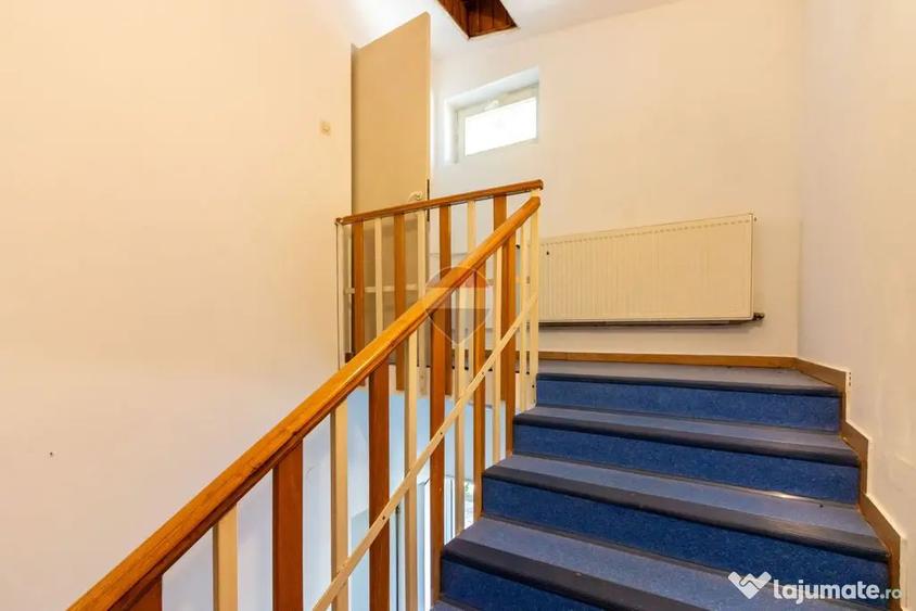 Casă cu 5 camere cu Teren 373 Mp în Jiului