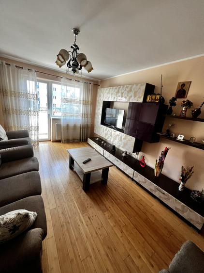 Apartament cu 3 camere în Cetate