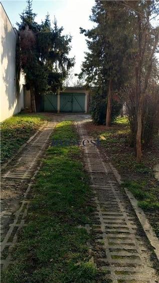 Apartament cu 3 camere semidecomandat în 14 Mai
