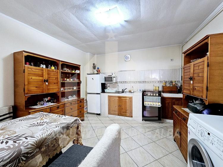 Casă individuală cu 8 camere cu Canalizare în Maier