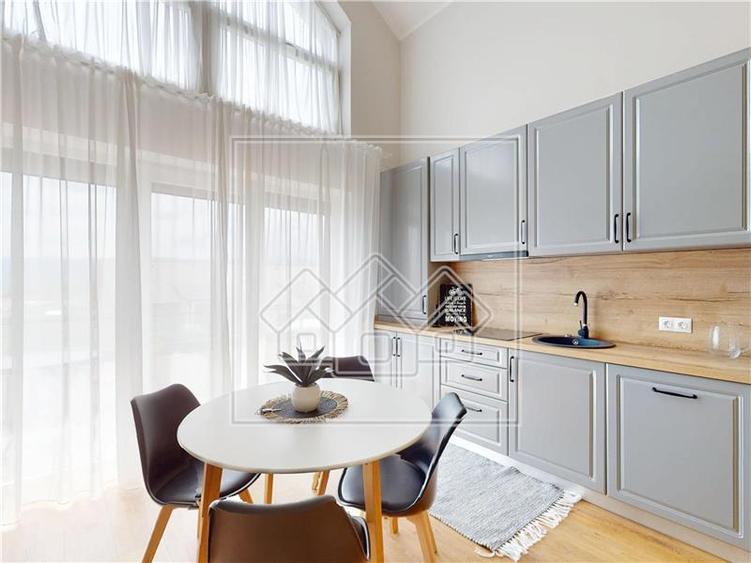 Penthouse cu 3 camere semidecomandat, mobilat în Exterior Vest