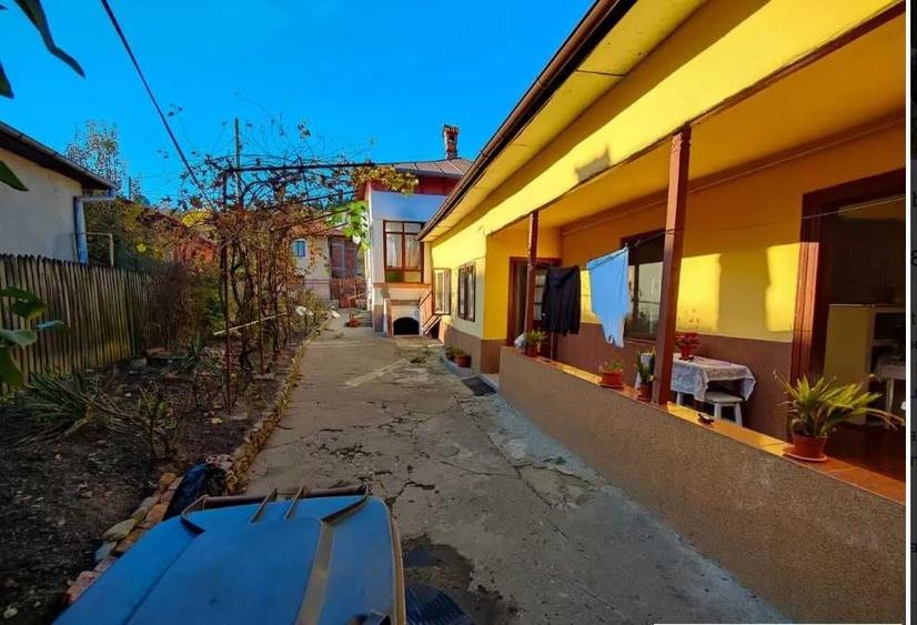 Casă cu 4 camere în Central