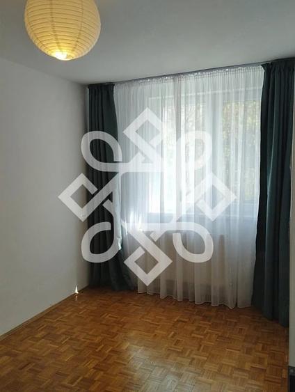 Apartament cu 3 camere semidecomandat în Rogerius
