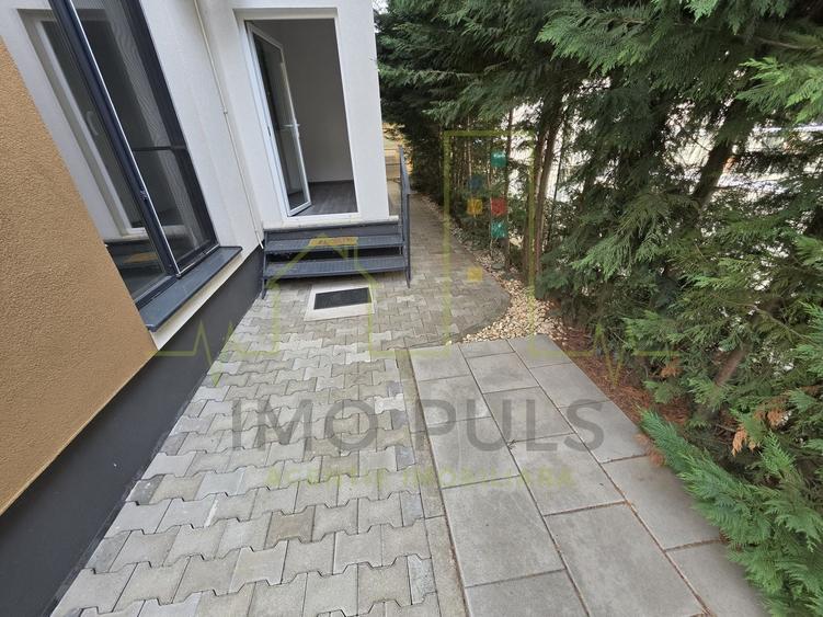 Apartament cu 3 camere semidecomandat în Aradului