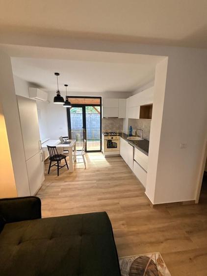 Apartament cu 3 camere decomandat, mobilat în Dumbrăvița