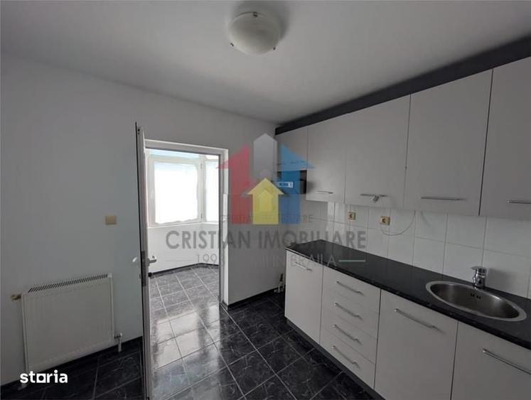 Apartament cu 2 camere decomandat în Calarași 4