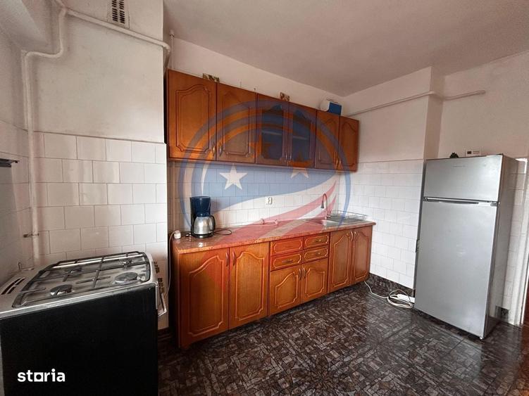 Apartament cu 3 camere decomandat în Albești