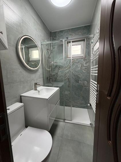 Apartament cu 3 camere semidecomandat în Vitrometan