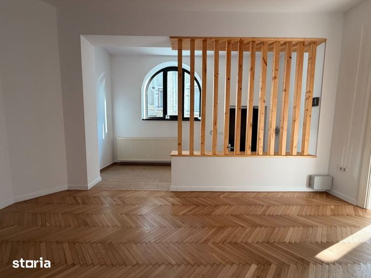 Spațiu comercial, de 250 mp, în Capitale
