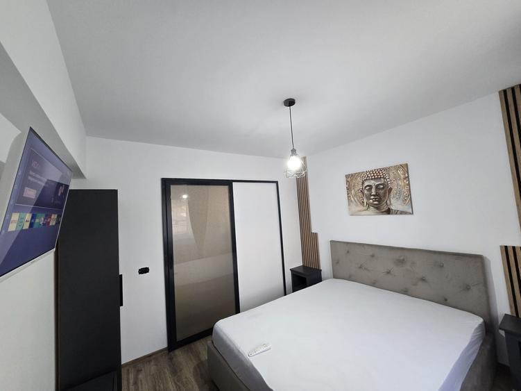 Apartament cu 3 camere decomandat în Exterior Vest