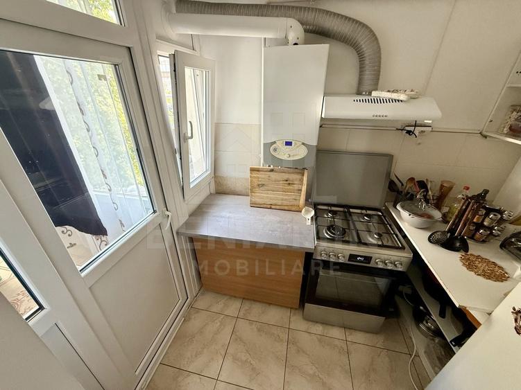 Apartament cu 3 camere decomandat în Craiovița Nouă