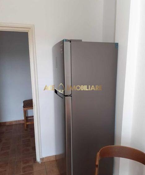 Apartament cu 3 camere decomandat, mobilat în P-ța Sfânta Vineri