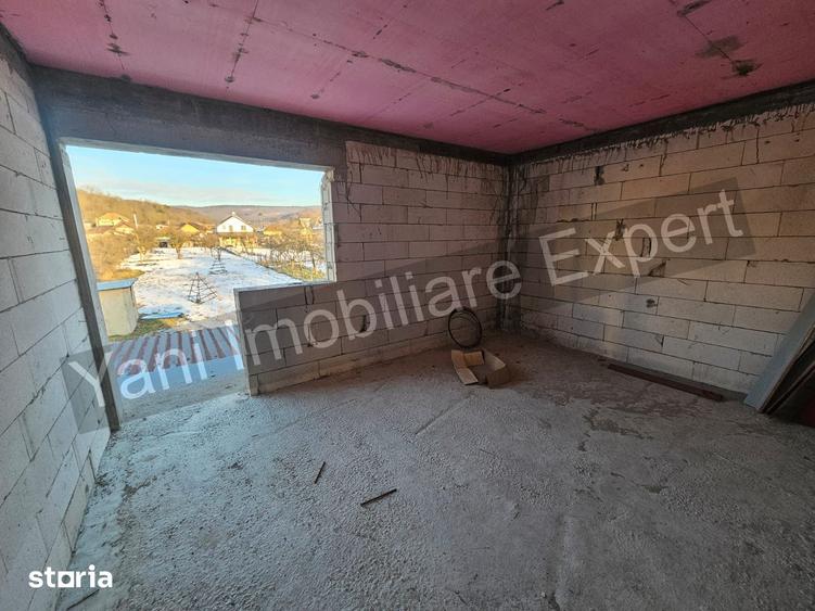 Casă cu 4 camere cu Teren 1250 Mp în Băiculești