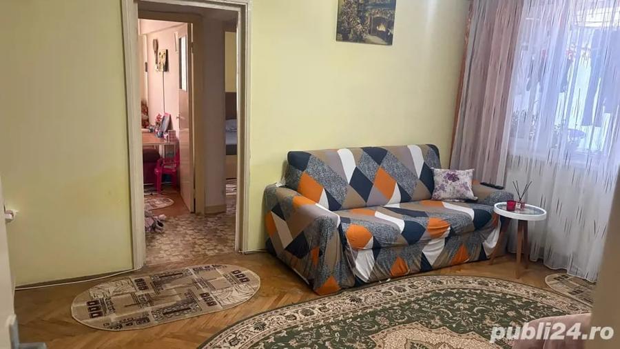 Apartament cu 3 camere semidecomandat în Dărmănești