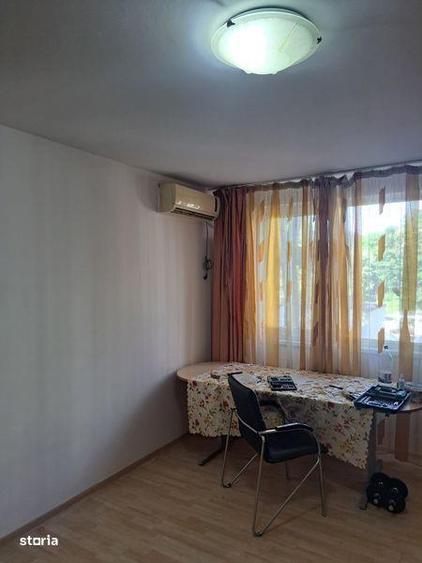 Apartament cu 3 camere semidecomandat în Rahova
