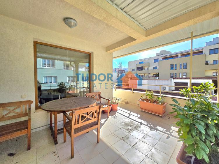 Apartament cu 4 camere în Herăstrău