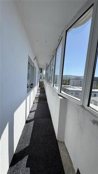 Apartament cu 4 camere semidecomandat, mobilat în Mărăști
