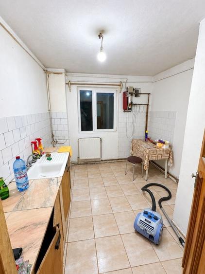 Apartament cu 3 camere semidecomandat în Central