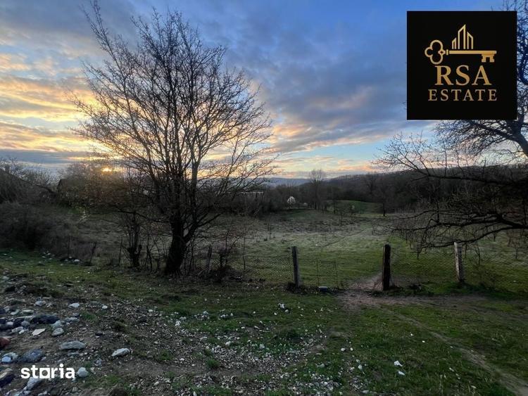 Teren de 2200 mp, în Goranu