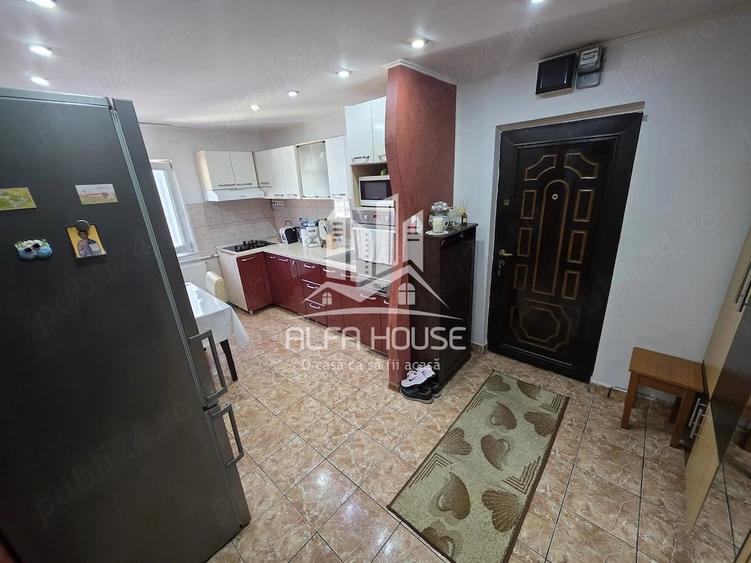 Apartament cu 3 camere semidecomandat în Govândari