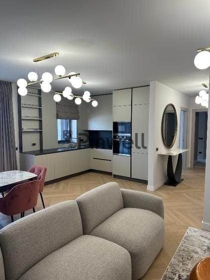 Apartament cu 3 camere decomandat, mobilat în Central