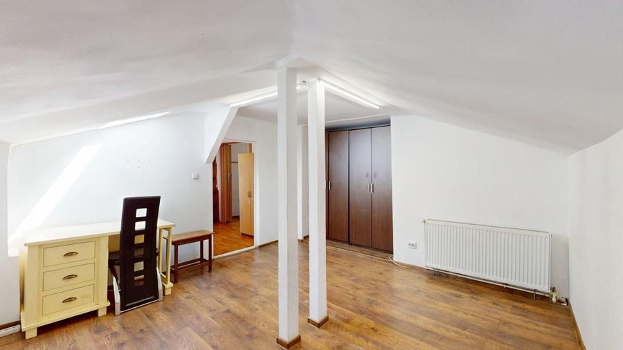 Duplex cu 6 camere cu Canalizare în P-ța Galați