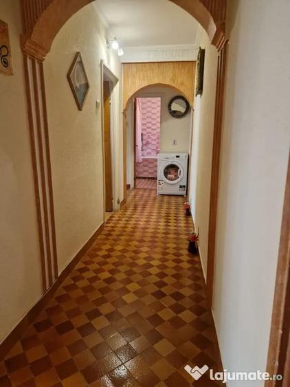 Apartament cu 3 camere decomandat în Vest