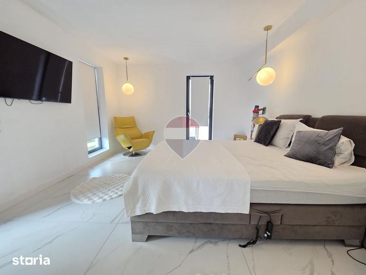 Casă cu 7 camere cu Teren 1000 Mp în Câmpineanca