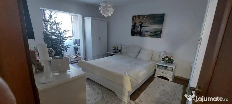Apartament cu 4 camere decomandat, mobilat în 1 Mai