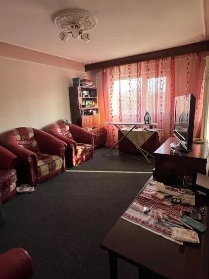 Apartament cu 3 camere decomandat, mobilat în Nicolina