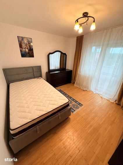 Apartament cu 3 camere decomandat în Podu Roș