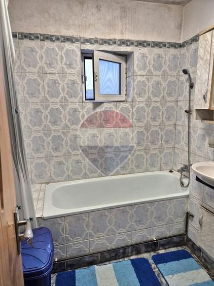 Apartament cu 4 camere decomandat, mobilat în Central
