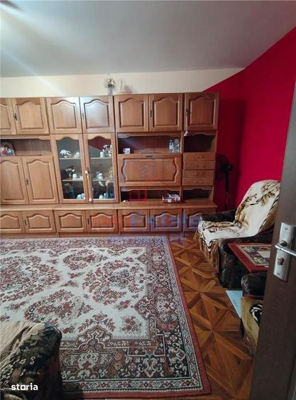 Apartament cu 3 camere decomandat în Alexandru cel Bun