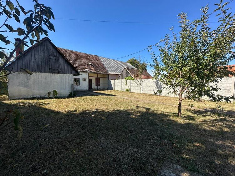 Casă individuală cu 3 camere cu Teren 354 Mp în Tractorul