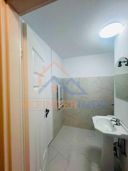Apartament cu 4 camere decomandat în Tineretului