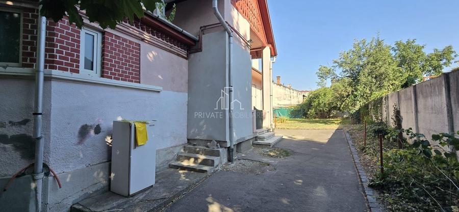 Casă individuală cu 5 camere cu Canalizare în 7 Noiembrie