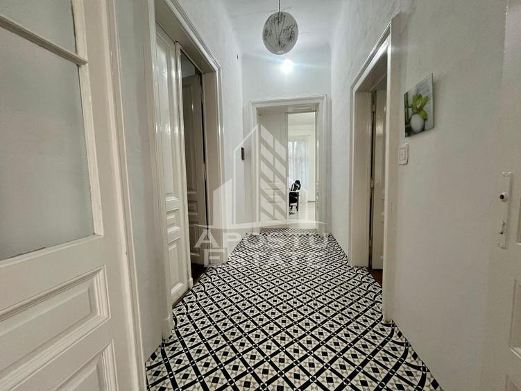 Apartament cu 4 camere decomandat în Traian
