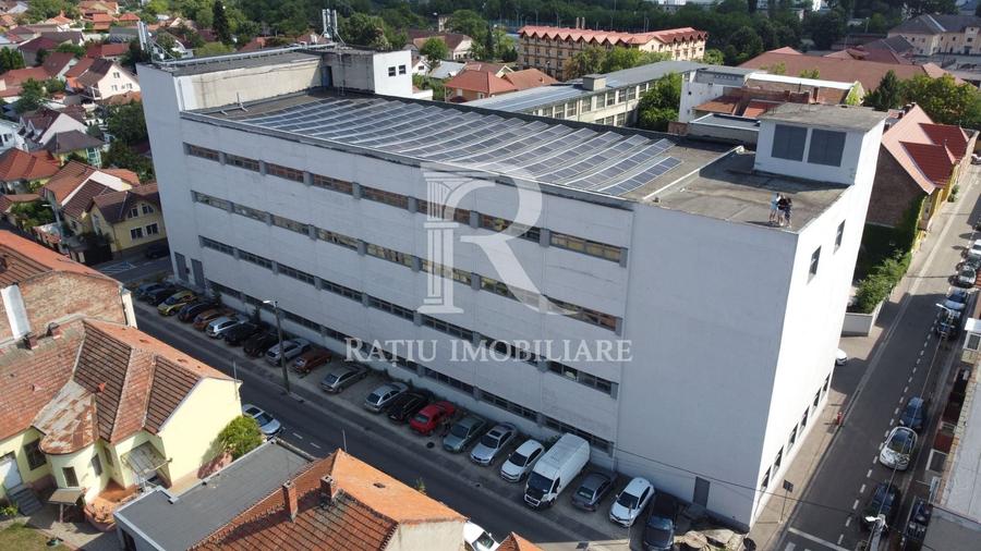 Spațiu comercial, de 6,700 mp, în Central