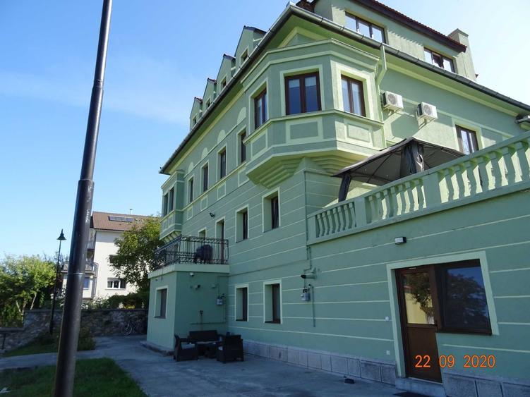 Apartament cu 3 camere decomandat în Sub Arini