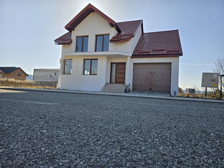 Casă cu 4 camere în Central