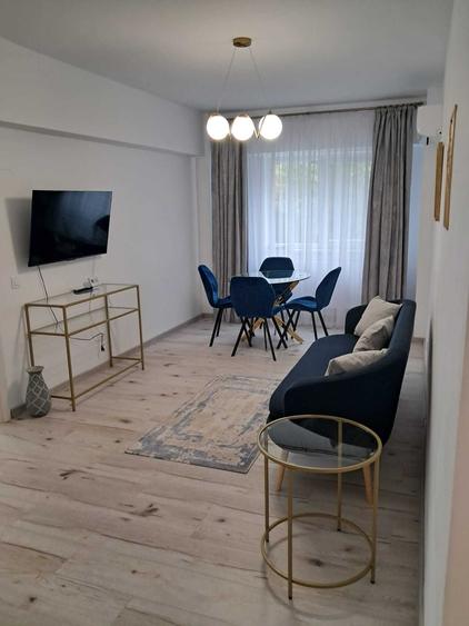 Apartament cu 3 camere decomandat, mobilat în Central