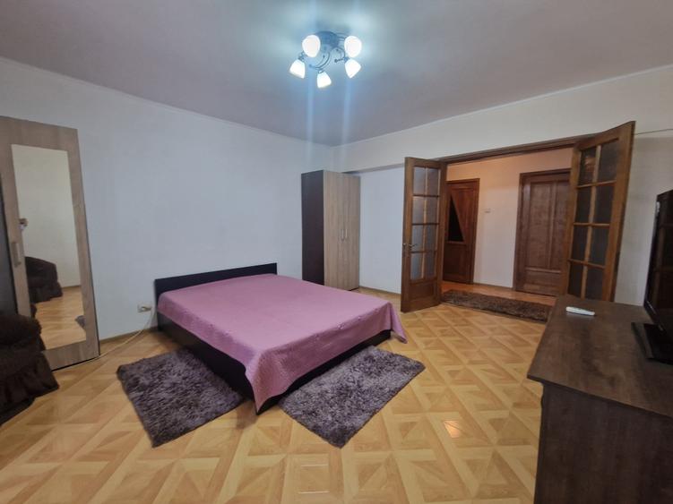 Apartament cu 4 camere decomandat în Nicolina
