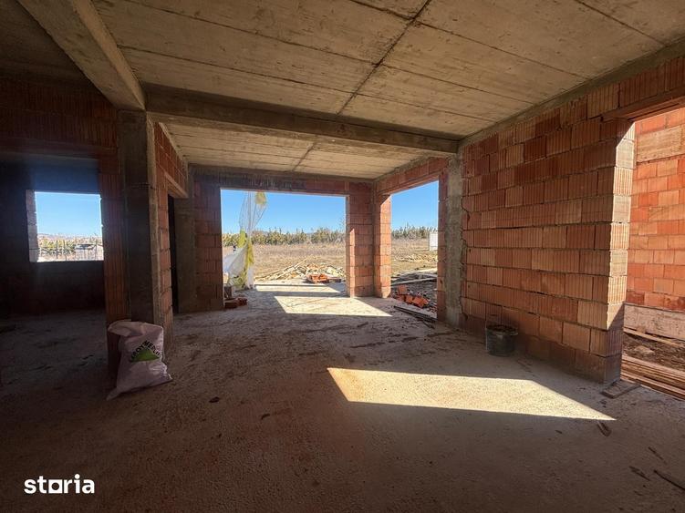 Casa MODERNA cu Garaj si teren 550mp - 1