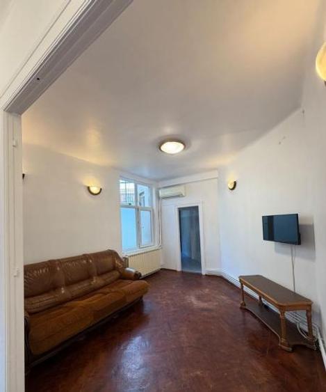 Apartament cu 3 camere semidecomandat, mobilat în Victoriei