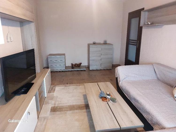Apartament cu 2 camere semidecomandat, mobilat în Răcădău