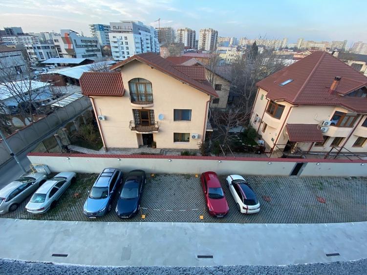 Apartament cu 2 camere semidecomandat, mobilat în Mihai Bravu
