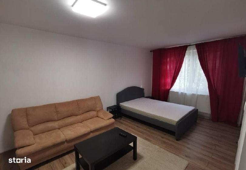 Garsonieră decomandată în Apărătorii Patriei