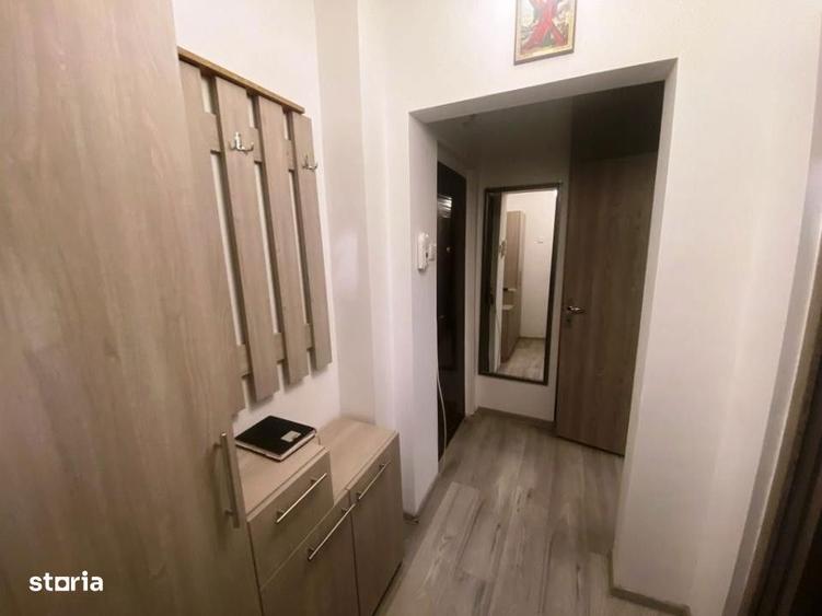 Garsonieră decomandată în 9 Mai