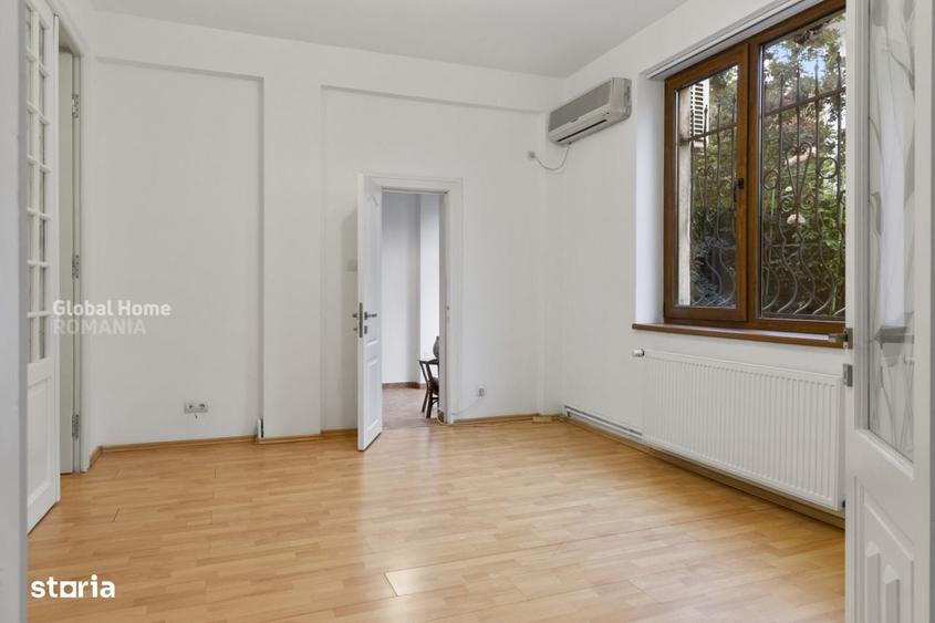 Casă cu 4 camere în Vatra Luminoasă