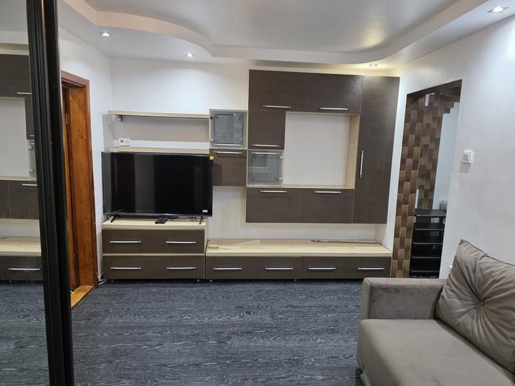Apartament cu 3 camere decomandat în Obor